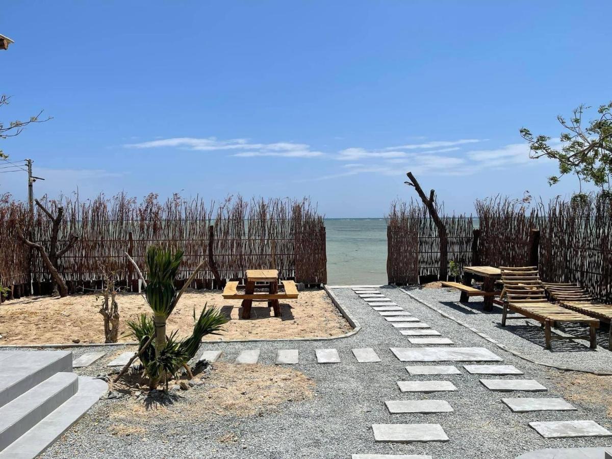 My Hoa Oceanfront Home Ap My Hai Exteriör bild
