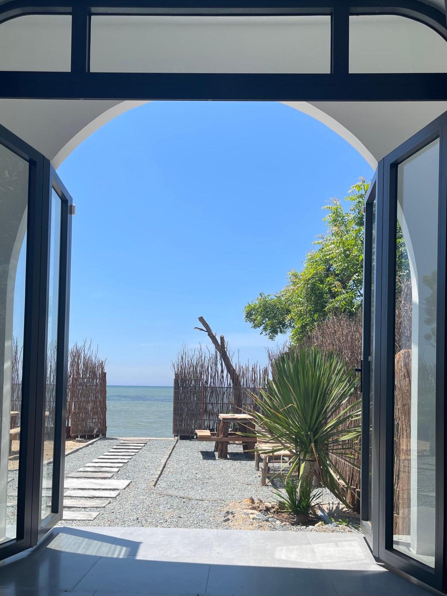 My Hoa Oceanfront Home Ap My Hai Exteriör bild