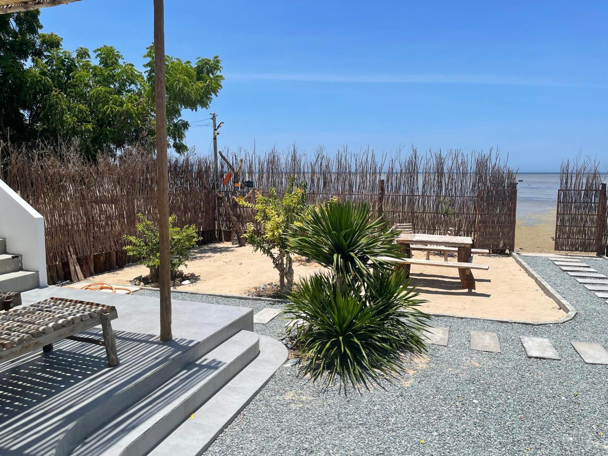 My Hoa Oceanfront Home Ap My Hai Exteriör bild